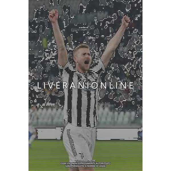 Torino 05.12.2021 Stadio Allianz Stadium ©Alessandro Falzone/Agenzia Aldo Liverani Juventus vs Genoa Serie A Tim 2021/2022 Nella foto : Matthijs De Ligt esulta dopo il gol di cuadrado ©FALZONE/AGENZIA ALDO LIVERANI SAS