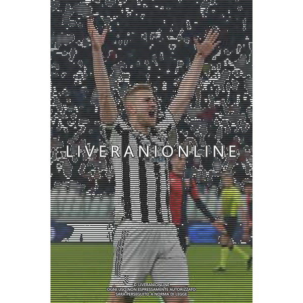 Torino 05.12.2021 Stadio Allianz Stadium ©Alessandro Falzone/Agenzia Aldo Liverani Juventus vs Genoa Serie A Tim 2021/2022 Nella foto : Matthijs De Ligt esulta dopo il gol di cuadrado ©FALZONE/AGENZIA ALDO LIVERANI SAS