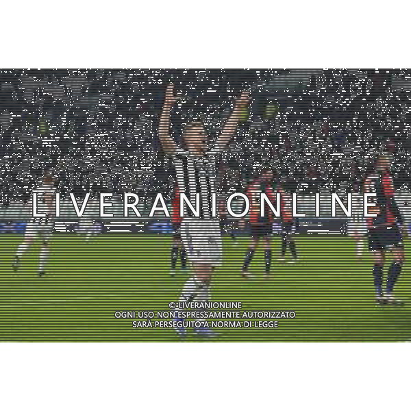 Torino 05.12.2021 Stadio Allianz Stadium ©Alessandro Falzone/Agenzia Aldo Liverani Juventus vs Genoa Serie A Tim 2021/2022 Nella foto : Matthijs De Ligt esulta dopo il gol di cuadrado ©FALZONE/AGENZIA ALDO LIVERANI SAS