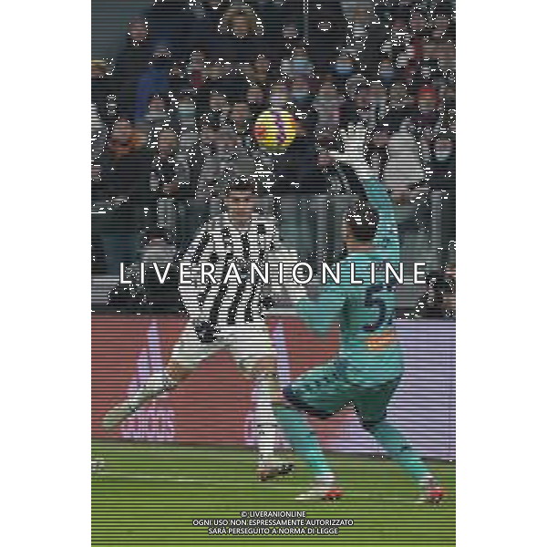 Torino 05.12.2021 Stadio Allianz Stadium ©Alessandro Falzone/Agenzia Aldo Liverani Juventus vs Genoa Serie A Tim 2021/2022 Nella foto : Alvaro Morata-Salvatore Sirigu ©FALZONE/AGENZIA ALDO LIVERANI SAS
