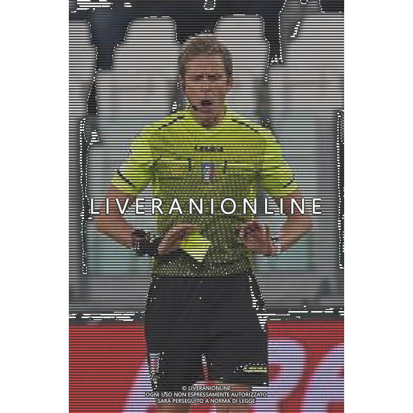 Torino 05.12.2021 Stadio Allianz Stadium ©Alessandro Falzone/Agenzia Aldo Liverani Juventus vs Genoa Serie A Tim 2021/2022 Nella foto : Daniele Chiffi arbitro con il cartellino giallo ©FALZONE/AGENZIA ALDO LIVERANI SAS