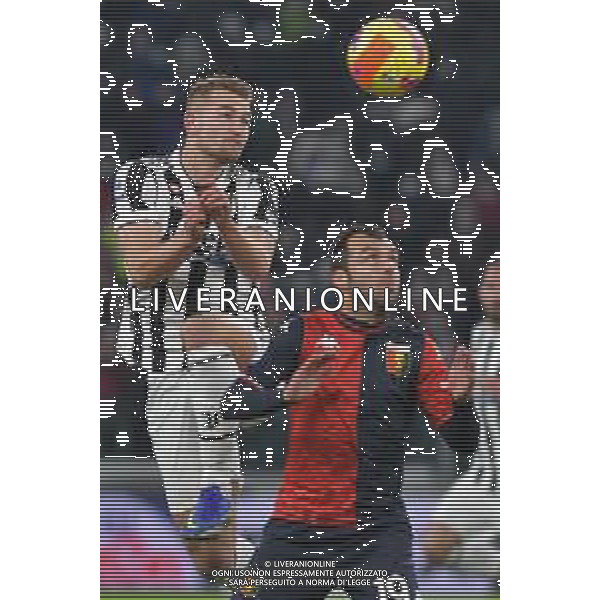Torino 05.12.2021 Stadio Allianz Stadium ©Alessandro Falzone/Agenzia Aldo Liverani Juventus vs Genoa Serie A Tim 2021/2022 Nella foto : Matthijs De Ligt- Goran Pandev ©FALZONE/AGENZIA ALDO LIVERANI SAS