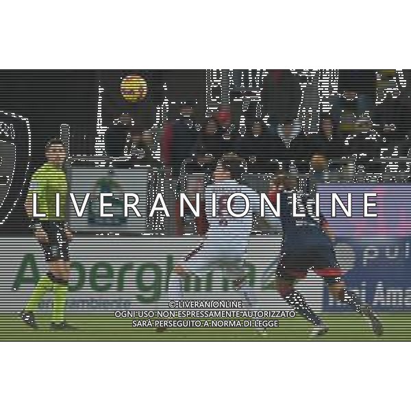 6-12-2021. Cagliari Calcio - Torino F.C.. 16° giornata Serie A calcio 2021-2022. Italia, Sardegna, Cagliari, Stadio Unipol Domus. Salvatore Moi/Aldo Liverani s.a.s. Nella foto: Daniele Baselli Torino, Leonardo Pavoletti Cagliari ©MOI/AGENZIA ALDO LIVERANI SAS