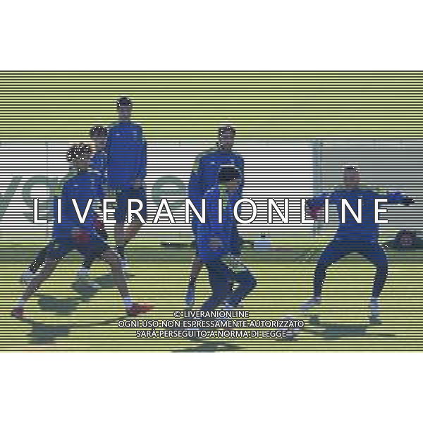 Torino 07.12.2021 Juventus Centre Continassa Allenamento rifinitura Champions League 2021/2022 ©Manuela Viganti/Ag. Aldo Liverani sas Nella foto: paulo dybala e arthur e manuel locatelli ©VIGANTI/AGENZIA ALDO LIVERANI SAS