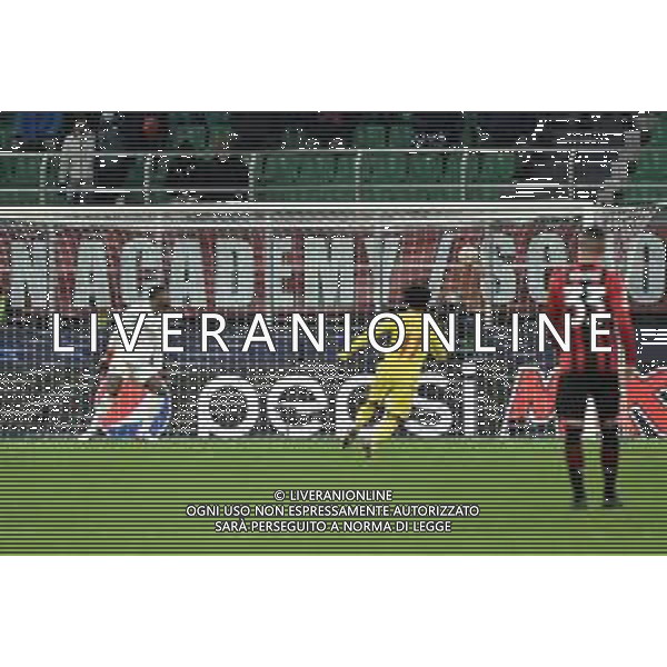 il colpo di testa di Divock Origi (Liverpool) termina in rete per il gol del 2 a 1 Milan vs Liverpool UEFA Champions League fase a gironi 6a giornata - gruppo B Milano 07-12-2021 Stadio Giuseppe Meazza - San Siro foto Roberto Garavaglia/ag. Aldo Liverani sas /AGENZIA ALDO LIVERANI SAS