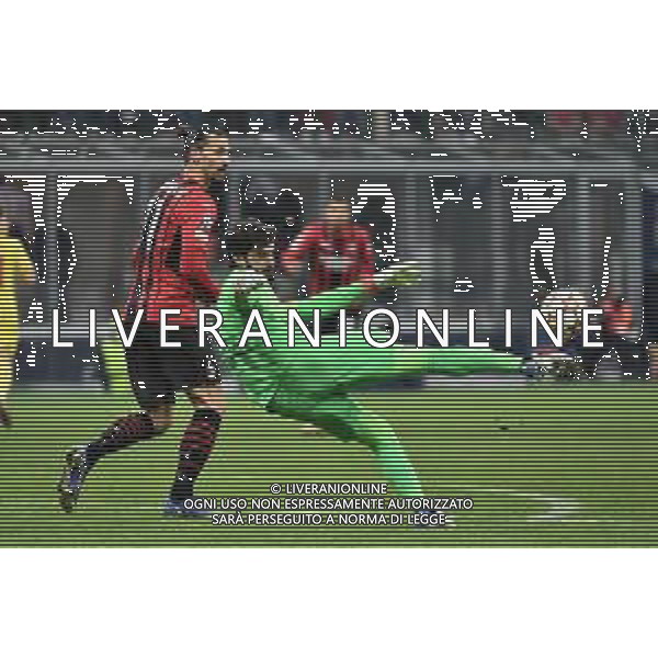 Alisson Becker (Liverpool) e sulla SX Zlatan Ibrahimovic (Milan) Milan vs Liverpool UEFA Champions League fase a gironi 6a giornata - gruppo B Milano 07-12-2021 Stadio Giuseppe Meazza - San Siro foto Roberto Garavaglia/ag. Aldo Liverani sas /AGENZIA ALDO LIVERANI SAS