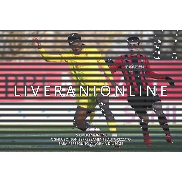 ¬© TVRG Billy Koumetio (Liverpool) e sulla DX Antonio Gala (Milan) Milan vs Liverpool UEFA Youth League fase a gironi 6a giornata - gruppo B Milano 07-12-2021 Centro sportivo Peppino Vismara foto Roberto Garavaglia/ag. Aldo Liverani sas/AGENZIA ALDO LIVERANI SAS