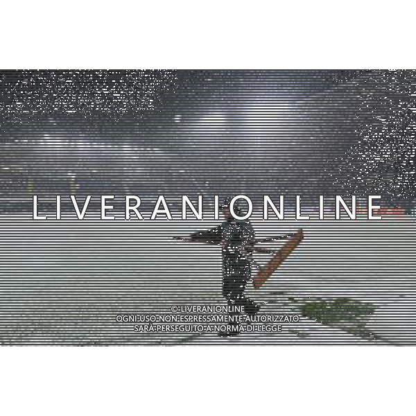 Forte nevicata prima della gara - addetti sul campo dello stadio - Atalanta vs Villareal UEFA Champions League fase a gironi 6a giornata - gruppo F Bergamo 08-12-2021 Stadio Atleti Azzurri d\'Italia - Gewiss Stadium foto Roberto Garavaglia/ag. Aldo Liverani sas/AGENZIA ALDO LIVERANI SAS