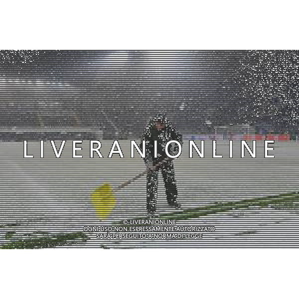 Forte nevicata prima della gara - addetti sul campo dello stadio - Atalanta vs Villareal UEFA Champions League fase a gironi 6a giornata - gruppo F Bergamo 08-12-2021 Stadio Atleti Azzurri d\'Italia - Gewiss Stadium foto Roberto Garavaglia/ag. Aldo Liverani sas/AGENZIA ALDO LIVERANI SAS