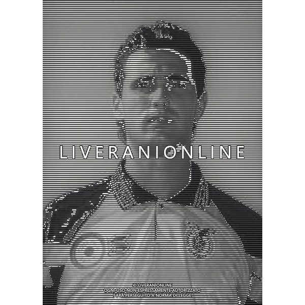 RETROSPETTIVA ANTONIO RIZZOLO CALCIATORE NELLA FOTO NTONIO RIZZOLO CON LA MAGLIA DEL PALERMO CALCIO NELL\'ANNO 1993-1994 AG ALDO LIVERANI SAS