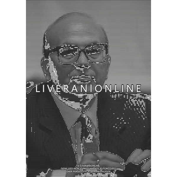 RETROSPETTIVA BETTINO CRAXI POLITICO NELLA FOTO BETTINO CRAXI A MILANO NELL\'ANNO 1985 A UN CONVEGNO DEL PARTITO SOCIALISTA ITALIANO AG ALDO LIVERANI SAS