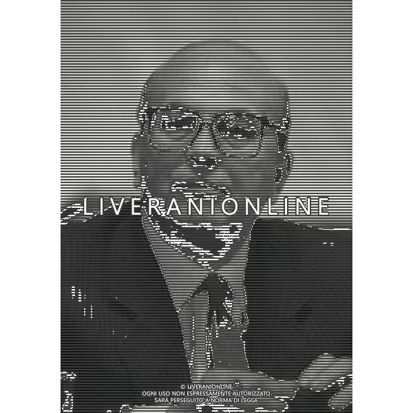 RETROSPETTIVA BETTINO CRAXI POLITICO NELLA FOTO BETTINO CRAXI A MILANO NELL\'ANNO 1985 A UN CONVEGNO DEL PARTITO SOCIALISTA ITALIANO AG ALDO LIVERANI SAS