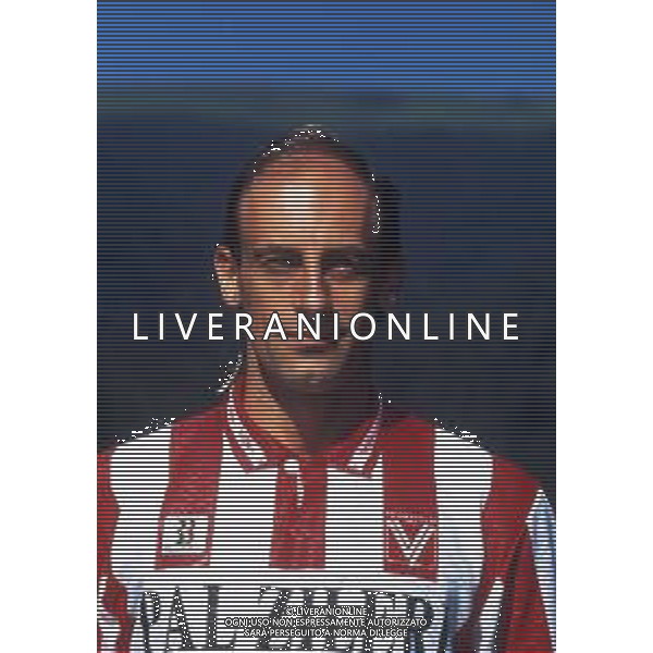 RETROSPETTIVA DOMENICO DI CARLO CALCIATORE NELLA FOTO DOMENICO DI CARLO CON LA MAGLIA DEL VICENZA CALCIO AG ALDO LIVERANI SAS