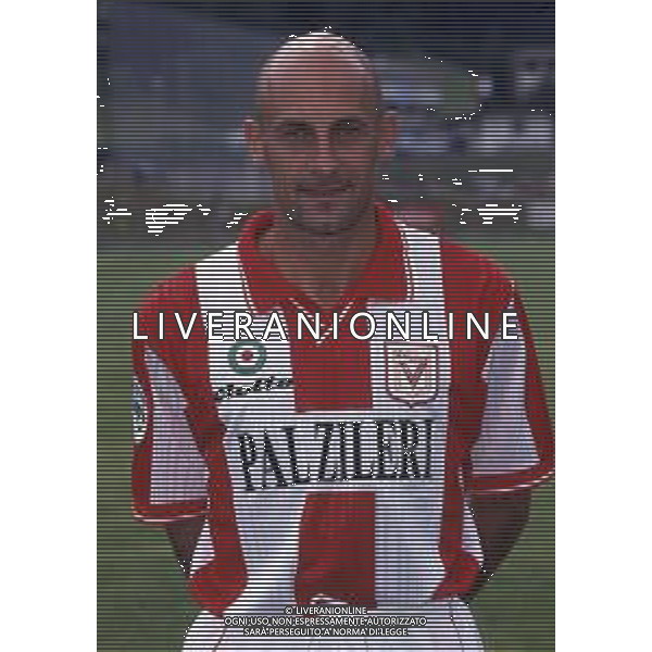 RETROSPETTIVA DOMENICO DI CARLO CALCIATORE NELLA FOTO DOMENICO DI CARLO CON LA MAGLIA DEL VICENZA CALCIO AG ALDO LIVERANI SAS