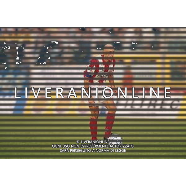 RETROSPETTIVA DOMENICO DI CARLO CALCIATORE NELLA FOTO DOMENICO DI CARLO CON LA MAGLIA DEL VICENZA CALCIO AG ALDO LIVERANI SAS