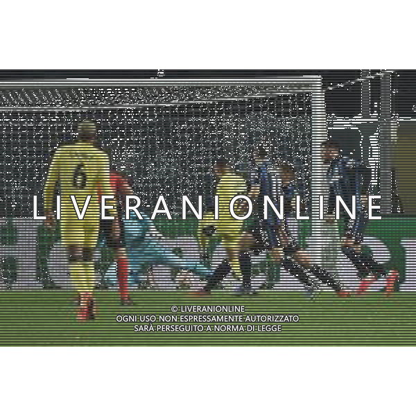 Arnaut Danjuma (Villareal) segna il gol del 3 a 0 Atalanta vs Villareal UEFA Champions League fase a gironi recupero 6a giornata - gruppo F Bergamo 09-12-2021 Stadio Atleti Azzurri d\'Italia - Gewiss Stadium foto Roberto Garavaglia/ag. Aldo Liverani sas/AGENZIA ALDO LIVERANI SAS