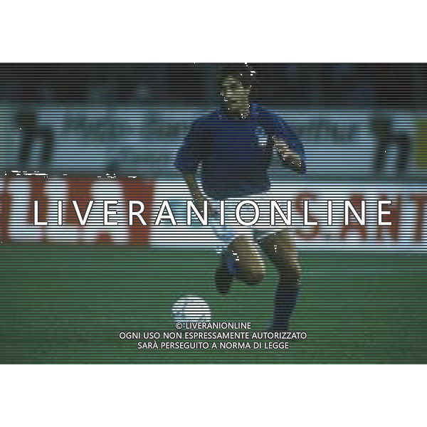 RETROSPETTIVA ALBERTO DI CHIARA CALCIATORE NELLA FOTO ALBERTO DI CHIARA CON LA MAGLIA DELLA NAZIONALE ITALIANA CALCIO AG ALDO LIVERANI SAS