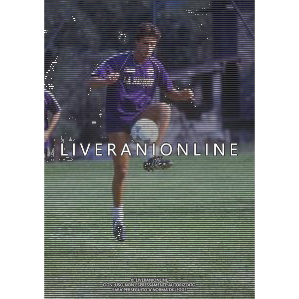 RETROSPETTIVA ALBERTO DI CHIARA CALCIATORE NELLA FOTO ALBERTO DI CHIARA CON LA MAGLIA DELLA FIORENTINA CALCIO AG ALDO LIVERANI SAS