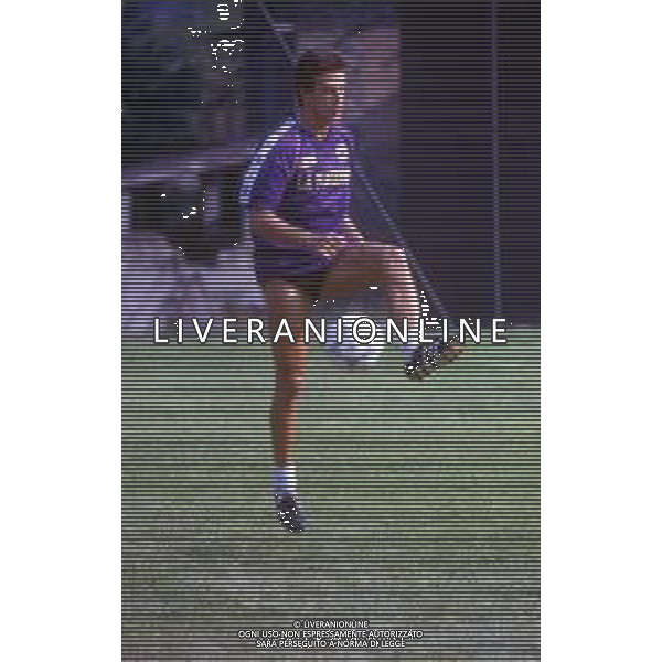 RETROSPETTIVA ALBERTO DI CHIARA CALCIATORE NELLA FOTO ALBERTO DI CHIARA CON LA MAGLIA DELLA FIORENTINA CALCIO AG ALDO LIVERANI SAS