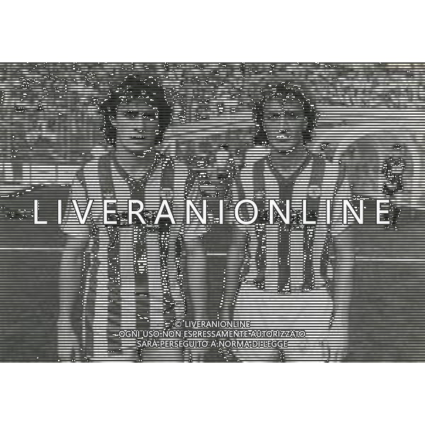 RETROSPETTIVA ALBERTO DI CHIARA CALCIATORE NELLA FOTO ALBERTO DI CHIARA CON IL FRATELLO STEFANO CON LA MAGLIA DEL LECCE CALCIO AG ALDO LIVERANI SAS