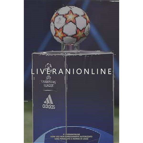 il pallone ufficiale della UEFA Champions League Atalanta vs Villareal UEFA Champions League fase a gironi recupero 6a giornata - gruppo F Bergamo 09-12-2021 Stadio Atleti Azzurri d\'Italia - Gewiss Stadium foto Roberto Garavaglia/ag. Aldo Liverani sas/AGENZIA ALDO LIVERANI SAS