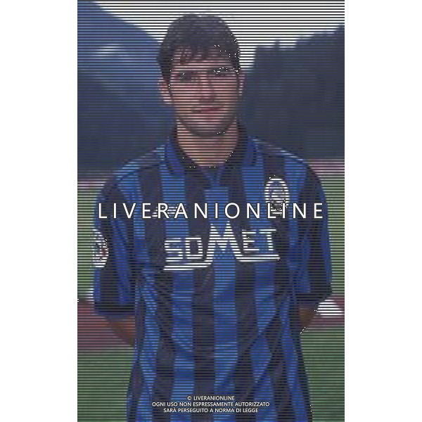 RETROSPETTIVA CRISTIANO LUCARELLI CALCIATORE NELLA FOTO CRISTIANO LUCARELLI CON LA MAGLIA DELL\'ATALANTA CALCIO AG ALDO LIVERANI SAS