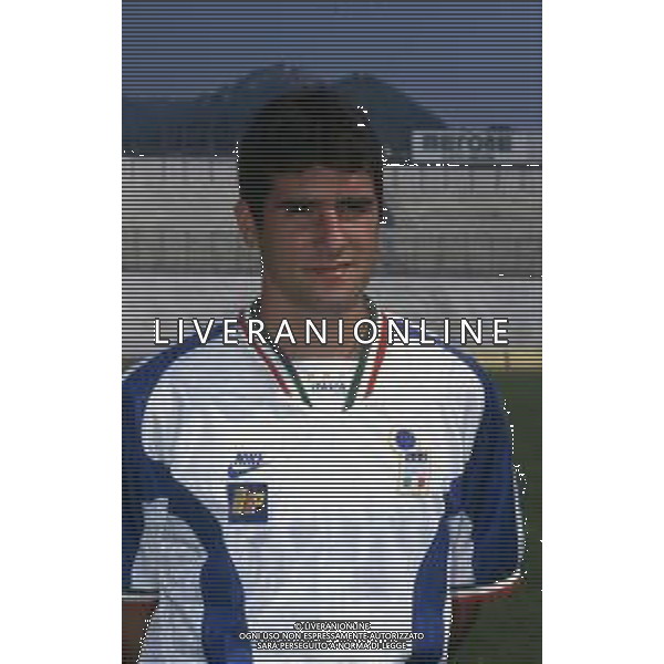 RETROSPETTIVA CRISTIANO LUCARELLI CALCIATORE NELLA FOTO CRISTIANO LUCARELLI CON LA MAGLIA DELLA NAZIONALE ITALIANA OLIMPICA AG ALDO LIVERANI SAS
