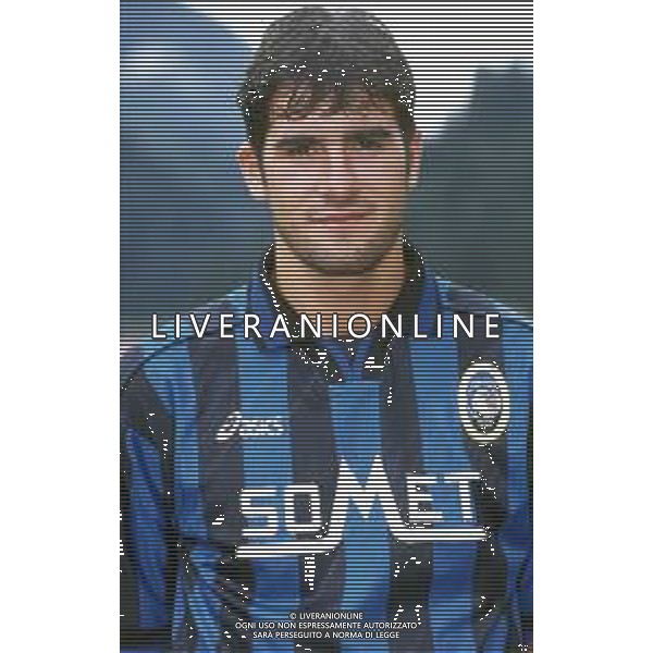 RETROSPETTIVA CRISTIANO LUCARELLI CALCIATORE NELLA FOTO CRISTIANO LUCARELLI CON LA MAGLIA DELL\'ATALANTA CALCIO AG ALDO LIVERANI SAS