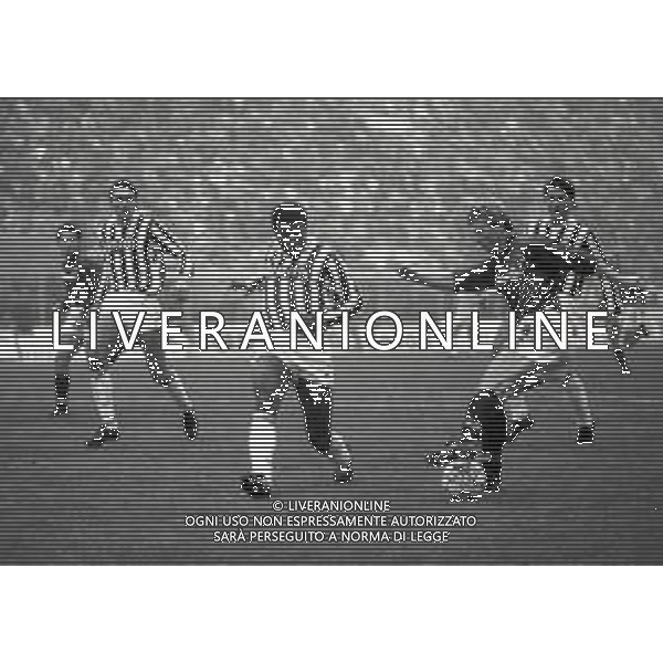 11-11-1990 BOLOGNA CAMPIONATO DI CALCIO SERIE A BOLOGNA-JUVENTUS 0-1 NELLA FOTO LAJOS DETARI E JULIO CESAR AG ALDO LIVERANI SAS