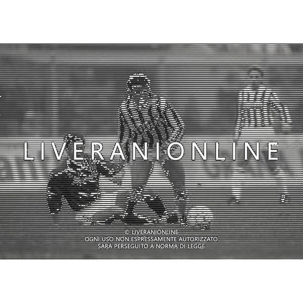 11-11-1990 BOLOGNA CAMPIONATO DI CALCIO SERIE A BOLOGNA-JUVENTUS 0-1 NELLA FOTO ROBERTO BAGGIO E ROBERTO TRICELLA AG ALDO LIVERANI SAS