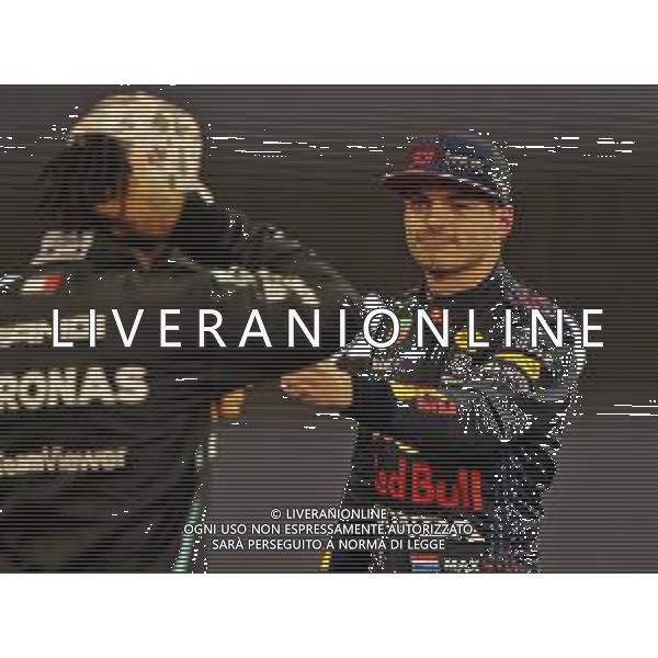 Max Verstappen (NLD) Red Bull Racing celebrates his pole position with second placed Lewis Hamilton (GBR) Mercedes AMG F1 in qualifying parc ferme. 11.12.2021. Formula 1 World Championship, Rd 22, Abu Dhabi Grand Prix, Yas Marina Circuit, Abu Dhabi, Qualifying Day. - www.xpbimages.com, EMail: requests@xpbimages.com © Copyright: Moy / XPB Images/AGENZIA ALDO LIVERANI SAS - ITALY ONLY EDITORIAL USE ONLY