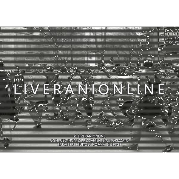 21-01-1976 MILANO SCIOPERO DEI DIPENDENTI DELLA FABBRICA INNOCENTI CONTRO I LICENZIAMENTI A MILANO AG ALDO LIVERANI SAS