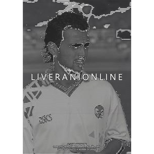 RETROSPETTIVA ANTONIO RIZZOLO CALCIATORE NELLA FOTO ANTONIO RIZZOLO CON LA MAGLIA DEL LECCE CALCIO NELL\'ANNO 1992-1993 AG ALDO LIVERANI SAS