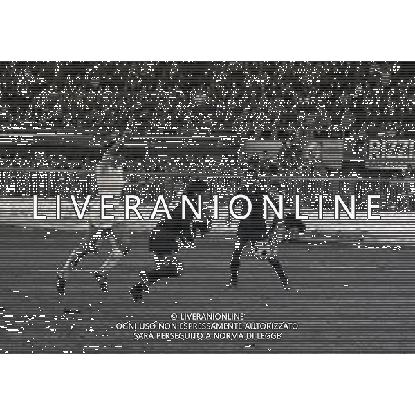 18-01-1981 BOLOGNA CAMPIONATO DI CALCIO SERIE A BOLOGNA-CATANZARO 0-0 NELLA FOTO SALVATORE GARRITANO E ENEAS AG ALDO LIVERANI SAS