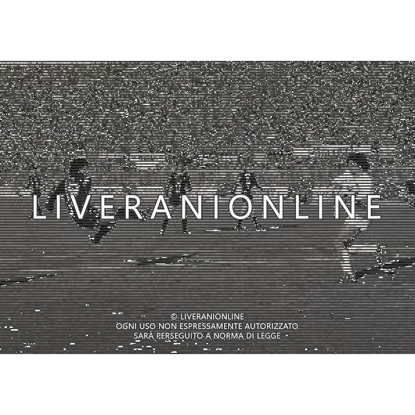18-01-1981 BOLOGNA CAMPIONATO DI CALCIO SERIE A BOLOGNA-CATANZARO 0-0 NELLA FOTO TIRO DI SALVATORE GARRITANO AG ALDO LIVERANI SAS