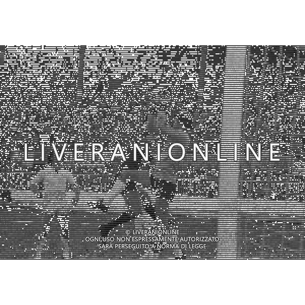 18-01-1981 BOLOGNA CAMPIONATO DI CALCIO SERIE A BOLOGNA-CATANZARO 0-0 NELLA FOTO PARATA MASSIMO MATTOLINI AG ALDO LIVERANI SAS