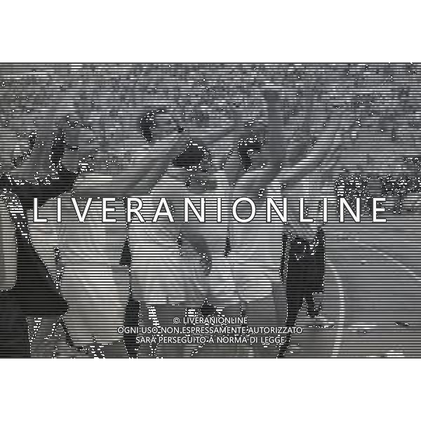 07-06-1992 BOLOGNA CAMPIONATO DI CALCIO SERIE B BOLOGNA-ANCONA 1-1 NELLA FOTO FESTEGGIAMENTI GIOCATORI ANCONA PER LA PROMOZIONE IN SERIE A AG ALDO LIVERANI SAS