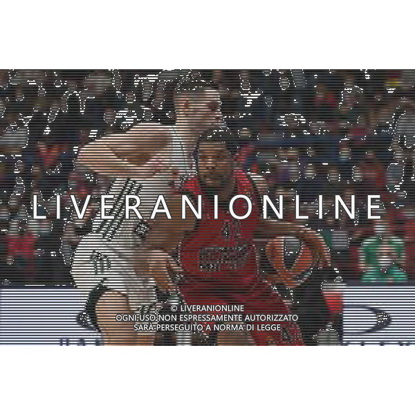 © TVRG Ioannis Papapetrou (Panathinaikos) SX e Kyle Hines (Milano) DX AX Armani Exchange Milano vs Panathinaikos OPAP Atene Turkish Ailines EuroLeague - 15a giornata regular season Assago (MI) 14-12-2021 Mediolanum Forum foto Roberto Garavaglia/ag. Aldo Liverani sas