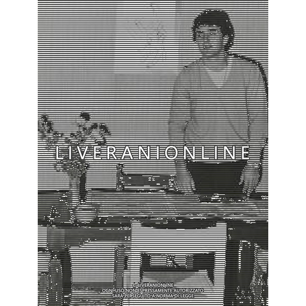 RETROSPETTIVA PAOLO GIOVANNELLI CALCIATORE NELLA FOTO PAOLO GIOVANNELLI A ROMA NELLA SUA ABITAZIONE AG ALDO LIVERANI SAS