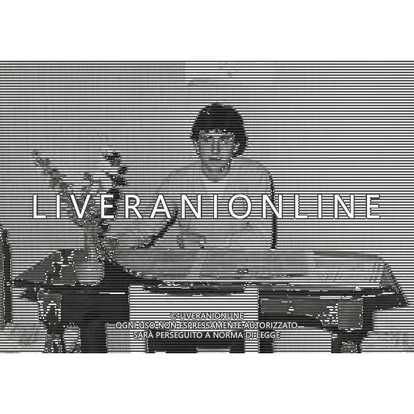 RETROSPETTIVA PAOLO GIOVANNELLI CALCIATORE NELLA FOTO PAOLO GIOVANNELLI A ROMA NELLA SUA ABITAZIONE AG ALDO LIVERANI SAS