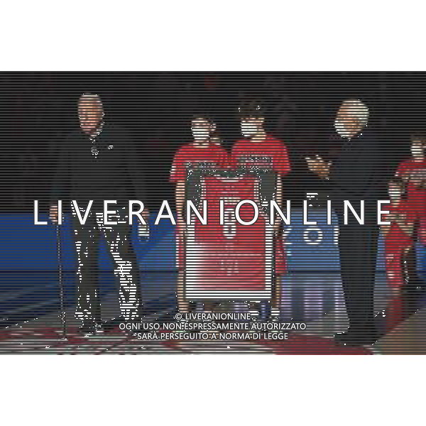 ¬© TVRG l\'omaggio dell\'Olimpia Milano a Sandro Gamba, Sandro Gamba SX e Giorgio Armani DX AX Armani Exchange Milano vs Real Madrid Turkish Airlines EuroLeague - 16a giornata regular season Assago (MI) 16-12-2021 Mediolanum Forum foto Roberto Garavaglia/ag. Aldo Liverani sas/AGENZIA ALDO LIVERANI SAS