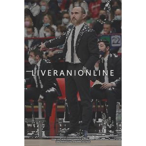 ¬© TVRG Chus Mateo allenatore Real Madrid in panchina al posto di Pablo Laso assente per Covid AX Armani Exchange Milano vs Real Madrid Turkish Airlines EuroLeague - 16a giornata regular season Assago (MI) 16-12-2021 Mediolanum Forum foto Roberto Garavaglia/ag. Aldo Liverani sas/AGENZIA ALDO LIVERANI SAS