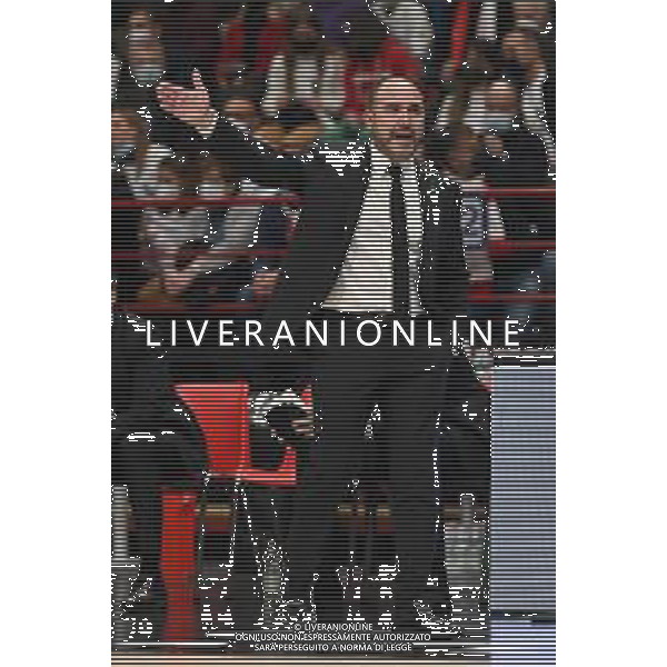 ¬© TVRG Chus Mateo allenatore Real Madrid in panchina al posto di Pablo Laso assente per Covid AX Armani Exchange Milano vs Real Madrid Turkish Airlines EuroLeague - 16a giornata regular season Assago (MI) 16-12-2021 Mediolanum Forum foto Roberto Garavaglia/ag. Aldo Liverani sas/AGENZIA ALDO LIVERANI SAS