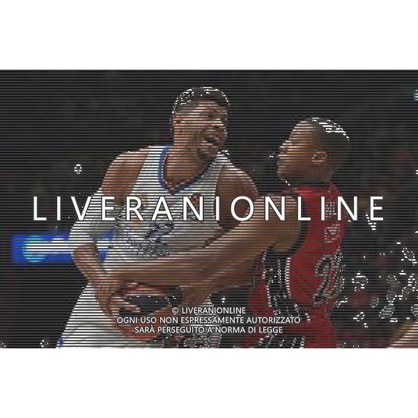 ¬© TVRG Walter Tavares (Real Madrid) SX e Devon Hall (Olimpia Milano) DX AX Armani Exchange Milano vs Real Madrid Turkish Airlines EuroLeague - 16a giornata regular season Assago (MI) 16-12-2021 Mediolanum Forum foto Roberto Garavaglia/ag. Aldo Liverani sas/AGENZIA ALDO LIVERANI SAS