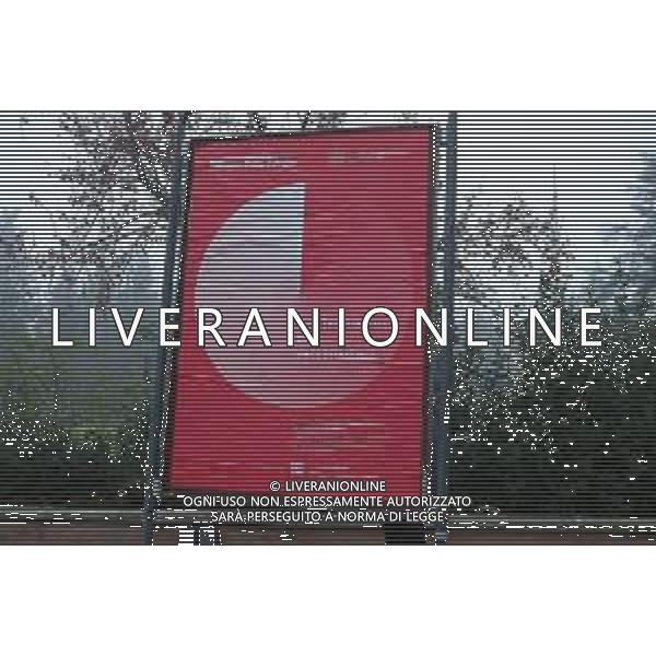 IMOLA 18 12 2021 MANIFESTO DELLA REGIONE EMILIA ROMAGNA PER VACCINARSI DAVANTI LA SCUOLA SUPERIORE LICEO SCIENTIFICO FOTO GIANNA SANNA-AG ALDO LIVERANI SAS