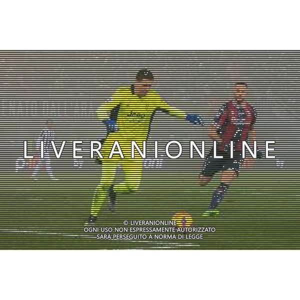 BOLOGNA vs JUVENTUS Campionato Calcio SERIE A TIM 18.12.2021 NELLA FOTO WOJCIECH SZCZESNY E MARKO ARNAUTOVIC ©VILLANI / AGENZIA ALDO LIVERANI SAS