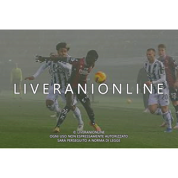 BOLOGNA vs JUVENTUS Campionato Calcio SERIE A TIM 18.12.2021 NELLA FOTO MUSA BARROW E WESTON MCKENNIE ©VILLANI / AGENZIA ALDO LIVERANI SAS