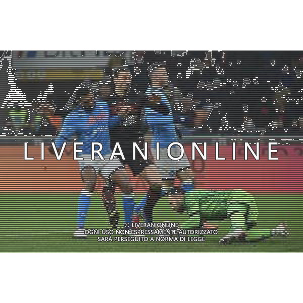 David Ospina (Napoli) anticipa Zlatan Ibrahimovic (Milan) Milan vs Napoli Campionato Serie A TIM - 18a giornata Milano 19-12-2021 Stadio Giuseppe Meazza - San Siro foto Roberto Garavaglia/ag. Aldo Liverani sas /AGENZIA ALDO LIVERANI SAS