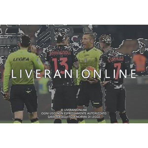 Alessio Romagnoli (Milan) SX el\'arbitro Davide Massa di Imperia a fine gara Milan vs Napoli Campionato Serie A TIM - 18a giornata Milano 19-12-2021 Stadio Giuseppe Meazza - San Siro foto Roberto Garavaglia/ag. Aldo Liverani sas /AGENZIA ALDO LIVERANI SAS
