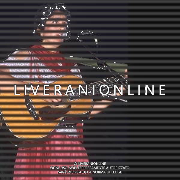 RETROSPETTIVA JOAN BAEZ CANTANTE NELLA FOTO JOAN BAEZ NELL\'ANNO 1984 AG ALDO LIVERANI SAS
